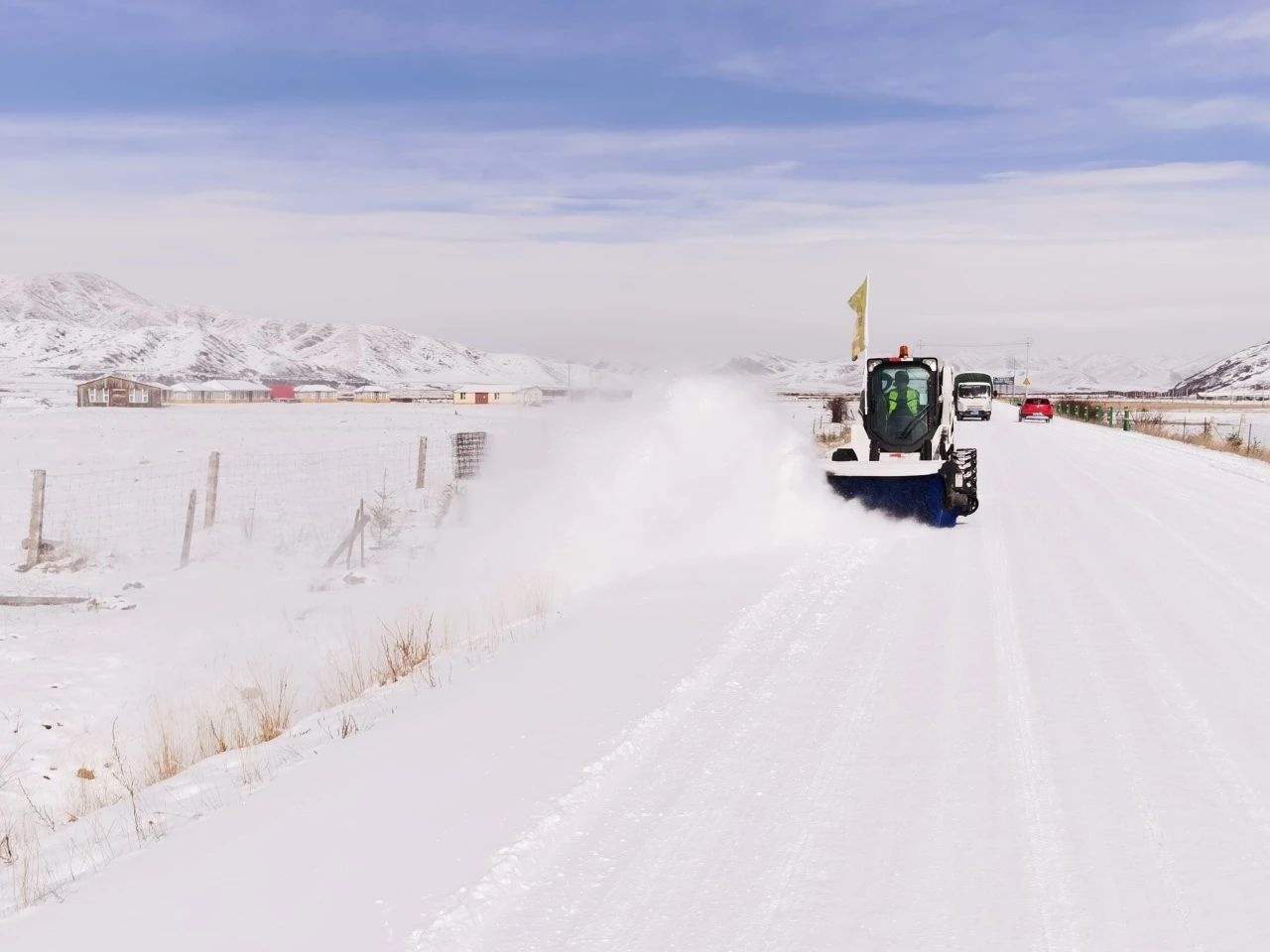 寒潮来袭，阿坝交通人闻雪而动：一场冰雪中的守护与温暖  第6张