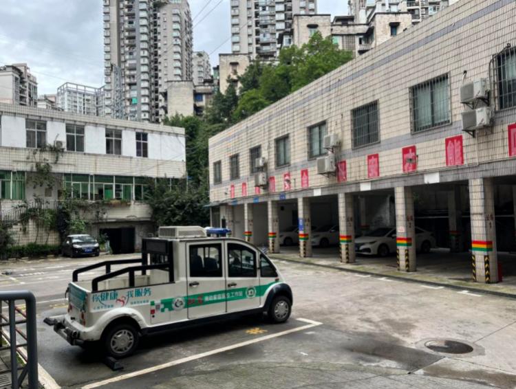 沙坪坝区城市管理局创新盘活闲置资源，30个停车位解决8.2万人社区停车难题  第2张