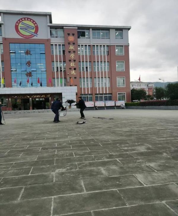 2024年秋警民携手校园反恐防暴演练：实战演练中，副校长亲自扮演歹徒，成功化解危机  第3张