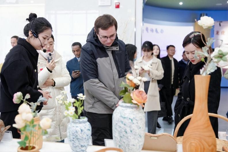 驻华使节亲临安徽，见证黄岗柳编非遗魅力与现代发展完美融合  第2张