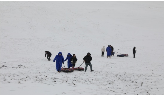 300万打造西南最大冰雪乐园，扎尕那雪景惊艳游客，浪漫如童话世界  第3张