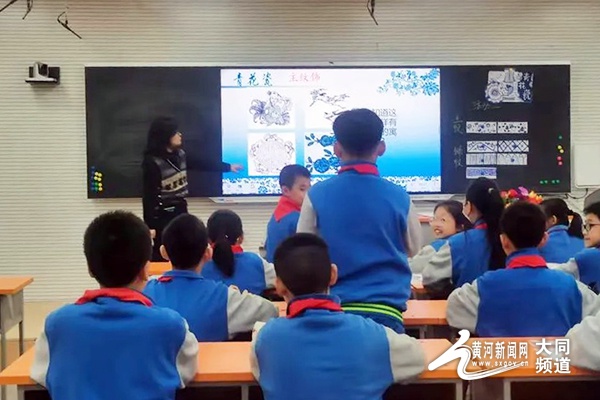 与孩子共赴音乐之旅：大同新胜一小艺体课，家长与孩子共谱成长乐章  第3张