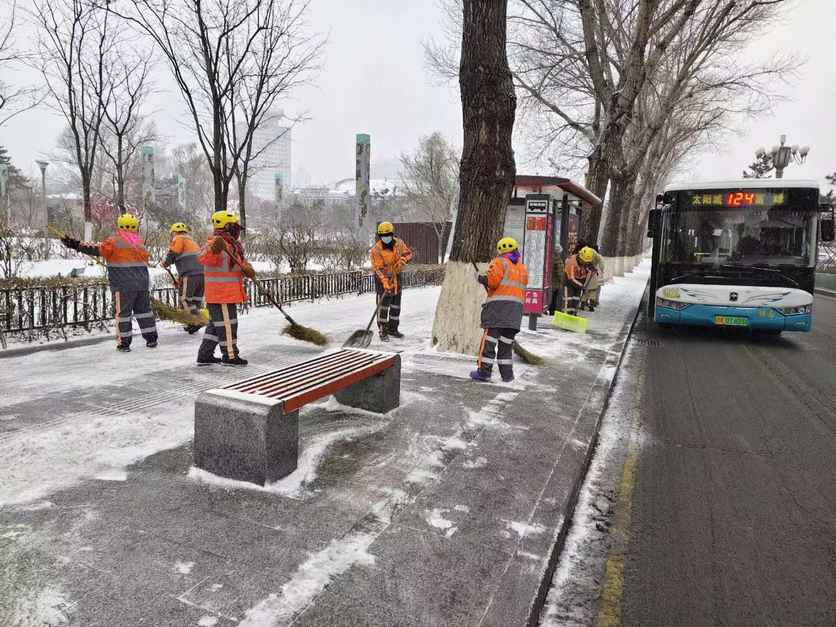 长春朝阳区城管局未雨绸缪，1700名保洁人员备战强降雪，确保道路畅通无阻  第2张