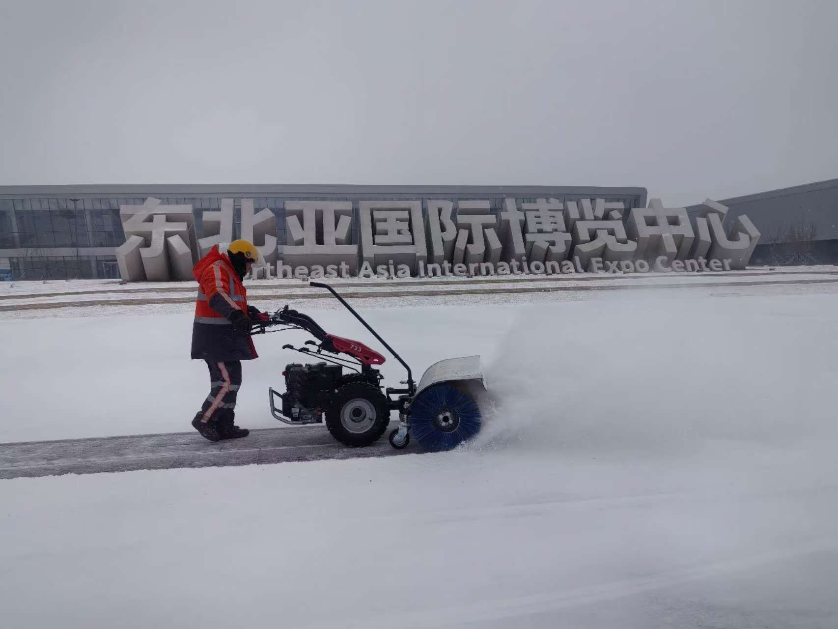 长春朝阳区城管局未雨绸缪，1700名保洁人员备战强降雪，确保道路畅通无阻  第3张