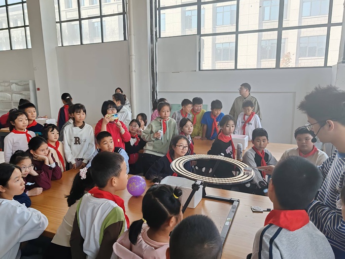 45名乡村少年走进合肥科创城，沉浸式体验核聚变科技，未来科技梦触手可及  第2张