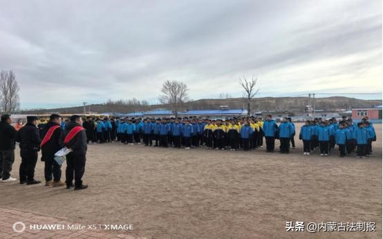 与法同行，法护‘春蕾’：杜尔基中学法治宣传活动震撼来袭，守护未成年人安全成长  第2张