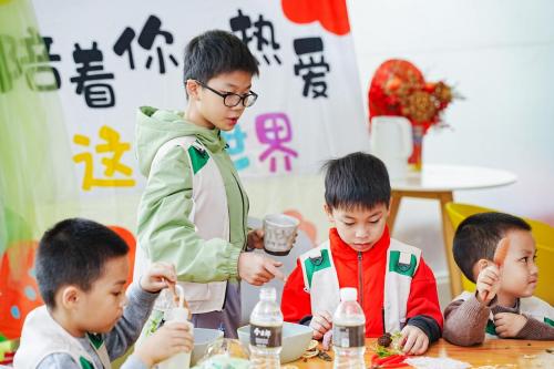 亲子研学活动：废弃物变艺术品，环保理念在平水海丰花园绽放  第2张