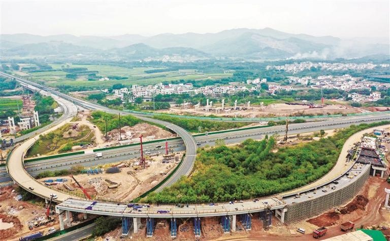 广西鹿峰高速雒容北互通项目雏形初现，2025年底完工，联通四方新路即将开启  第2张