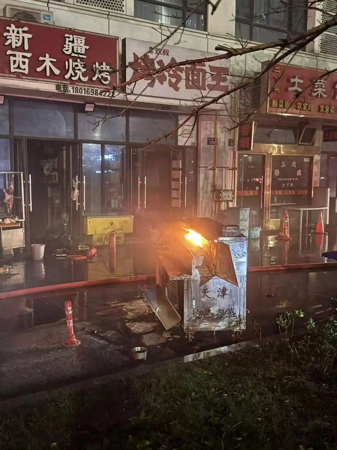 惊魂一夜！萧山商业名座突发巨响浓烟，15楼居民亲历生死瞬间