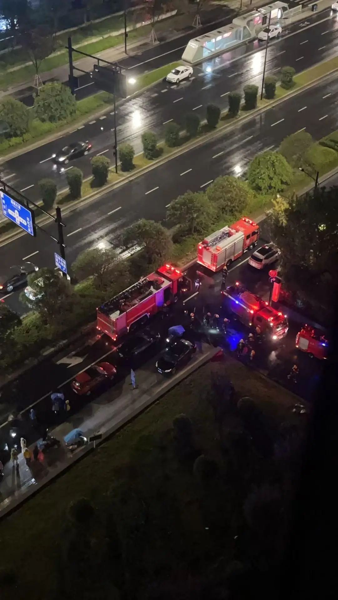 惊魂一夜！萧山商业名座突发巨响浓烟，15楼居民亲历生死瞬间  第2张