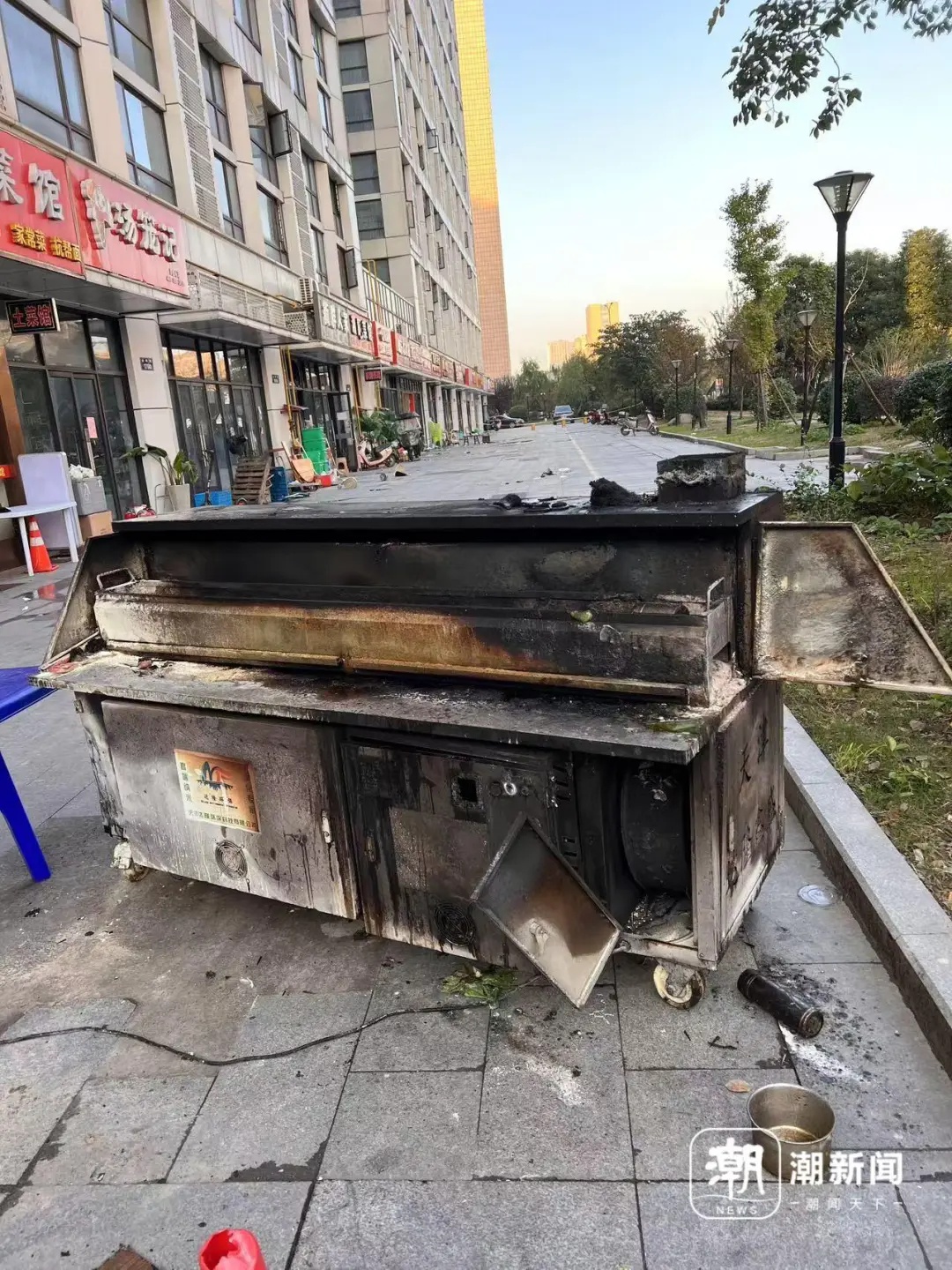 惊魂一夜！萧山商业名座突发巨响浓烟，15楼居民亲历生死瞬间  第3张