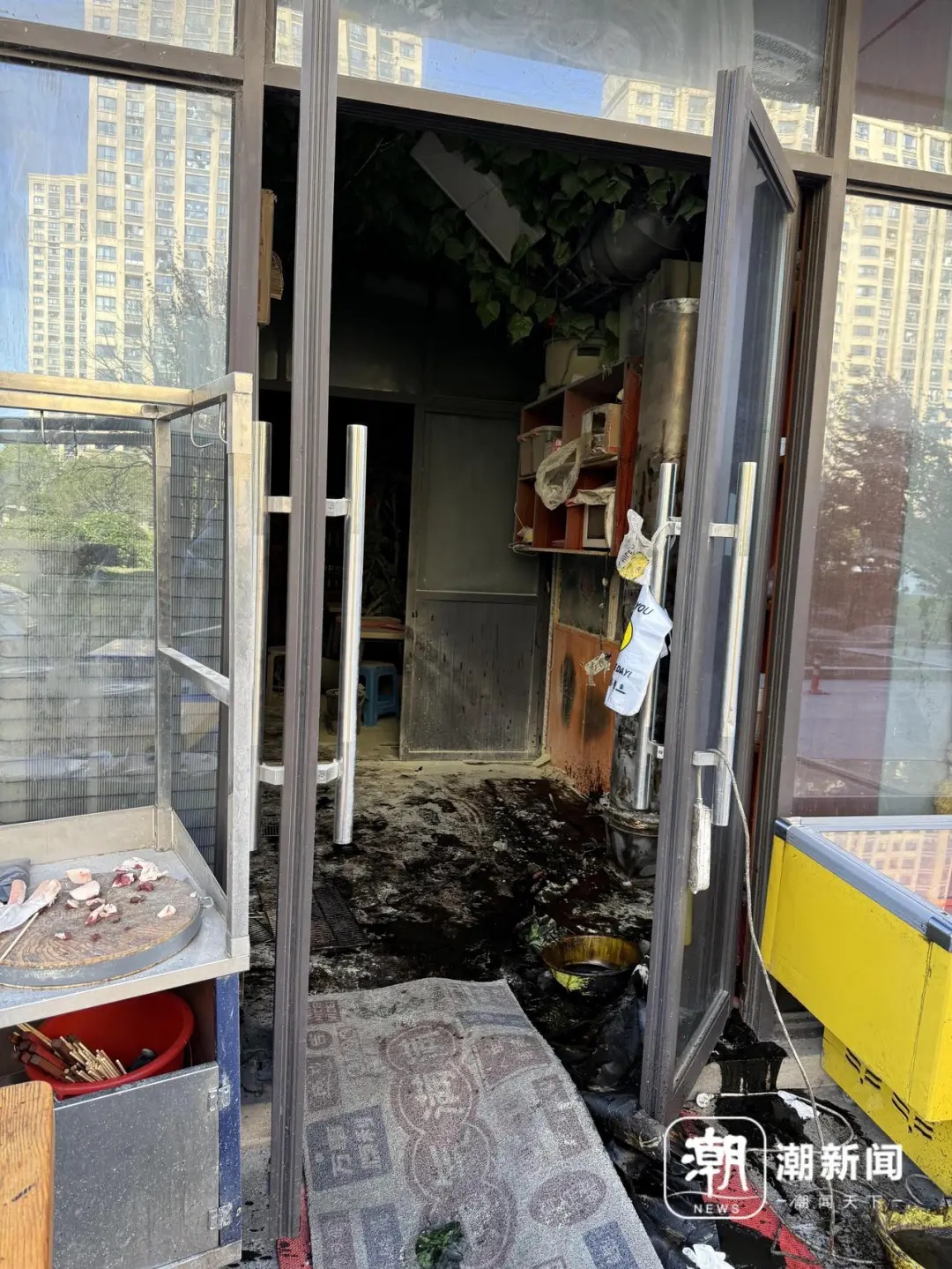 惊魂一夜！萧山商业名座突发巨响浓烟，15楼居民亲历生死瞬间  第6张