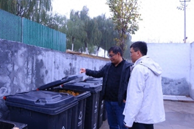 揭秘城市垃圾分类新风尚：突击检查下的街道环境大变样