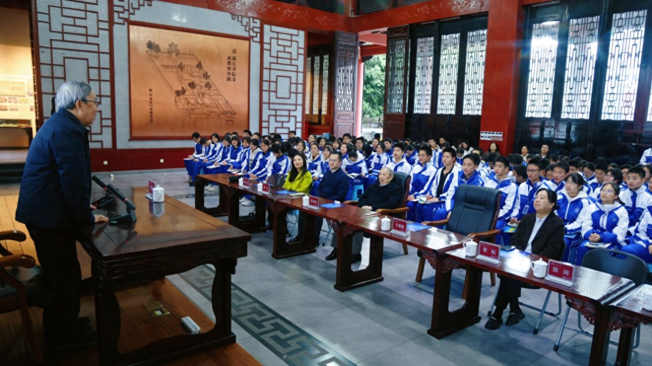 院士校园行：揭秘科学家精神，共筑科教兴国梦想