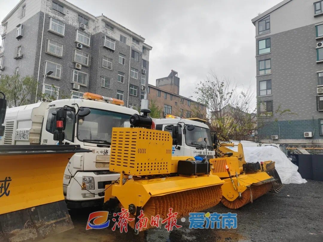 雨雪天气来袭，仲宫街道环卫一体化办公室如何应对？清雪除冰新变化揭秘  第2张