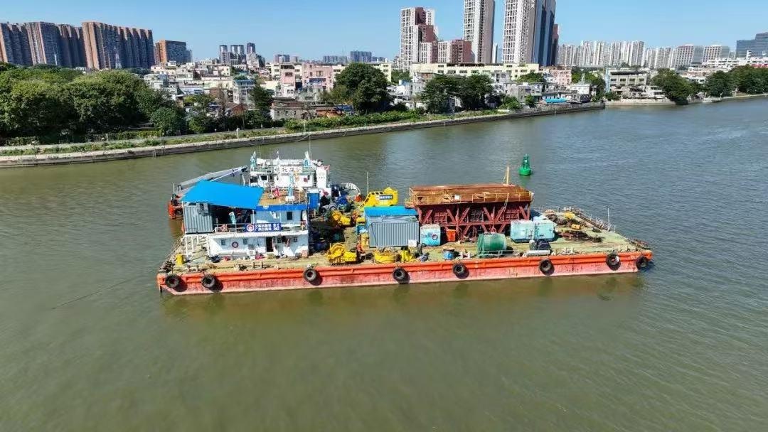 3万吨巨无霸沉管浮运出坞，救援船组严阵以待，如意坊隧道工程再迎重大突破  第3张