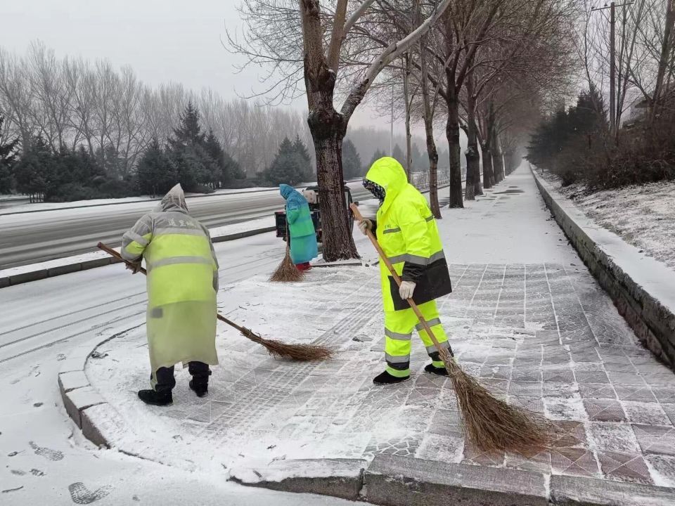 11月25日起，哈市道里区城管局高效清雪，保障居民出行安全与交通顺畅  第2张