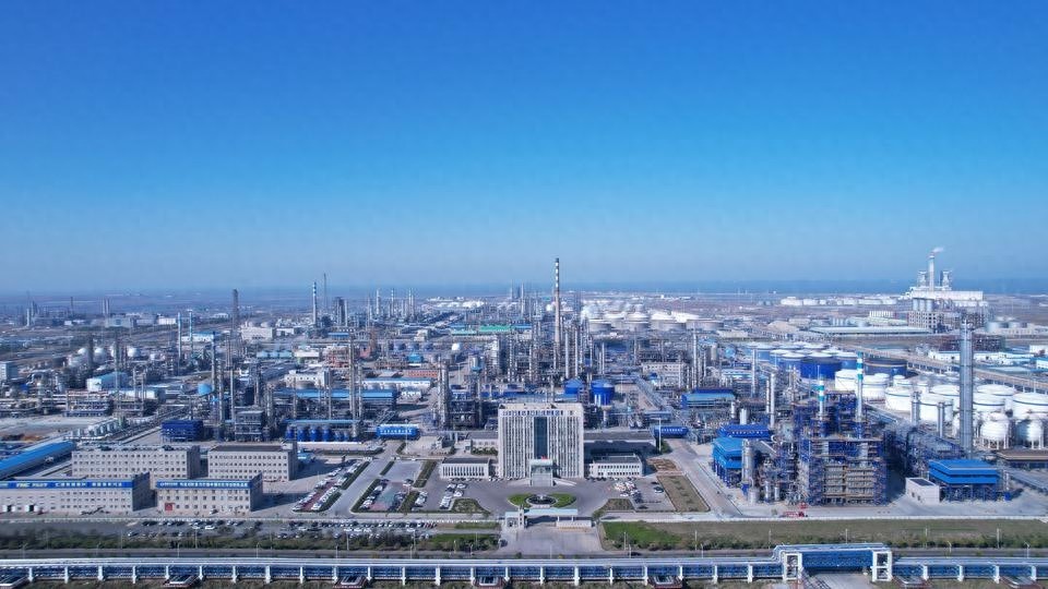 东营港经济开发区：蓝天白云下的智慧管控，6000万投入见证无异味园区奇迹  第1张