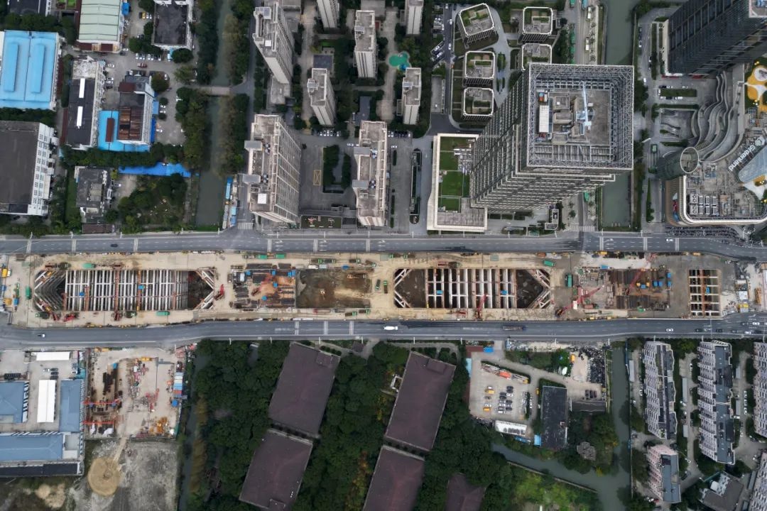 上海示范区线重大突破！青浦新城站5区基坑封底，深度达32.6米，项目建设迈入新阶段  第2张
