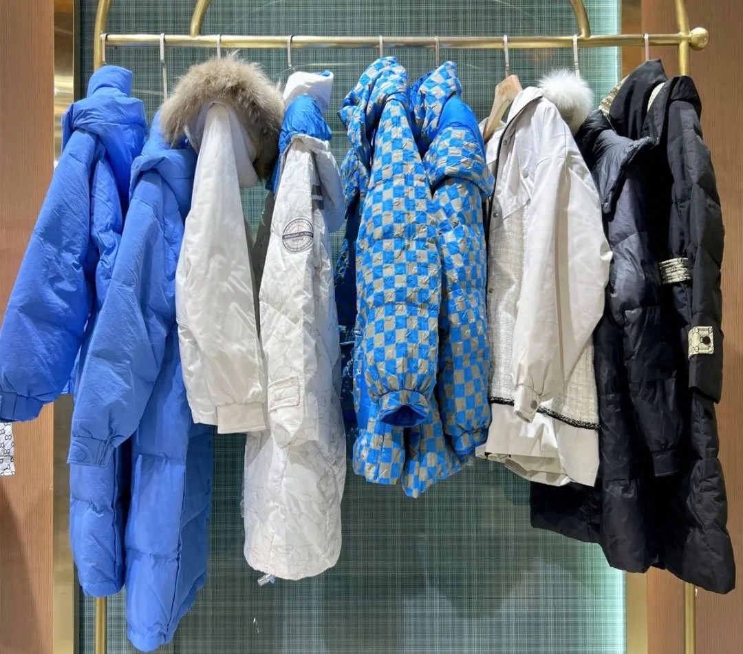 寒冬来袭，羽绒服选购指南：3步教你挑出保暖神器，告别寒冷
