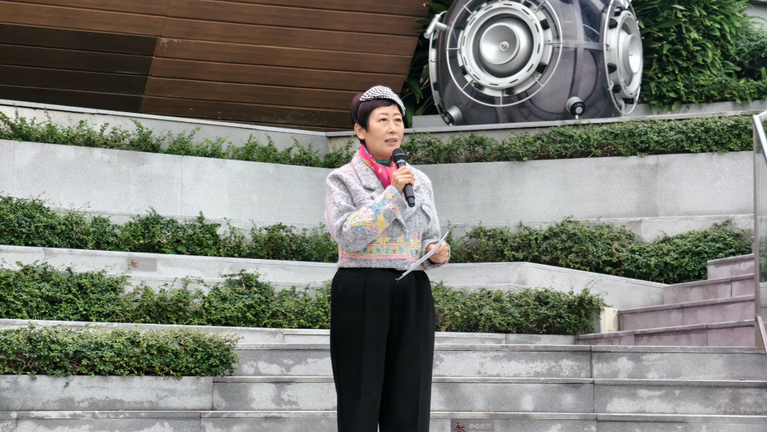 深圳街头快闪诗会：50位文化人即兴创作，城市的时光机带你穿越诗意滨海  第2张
