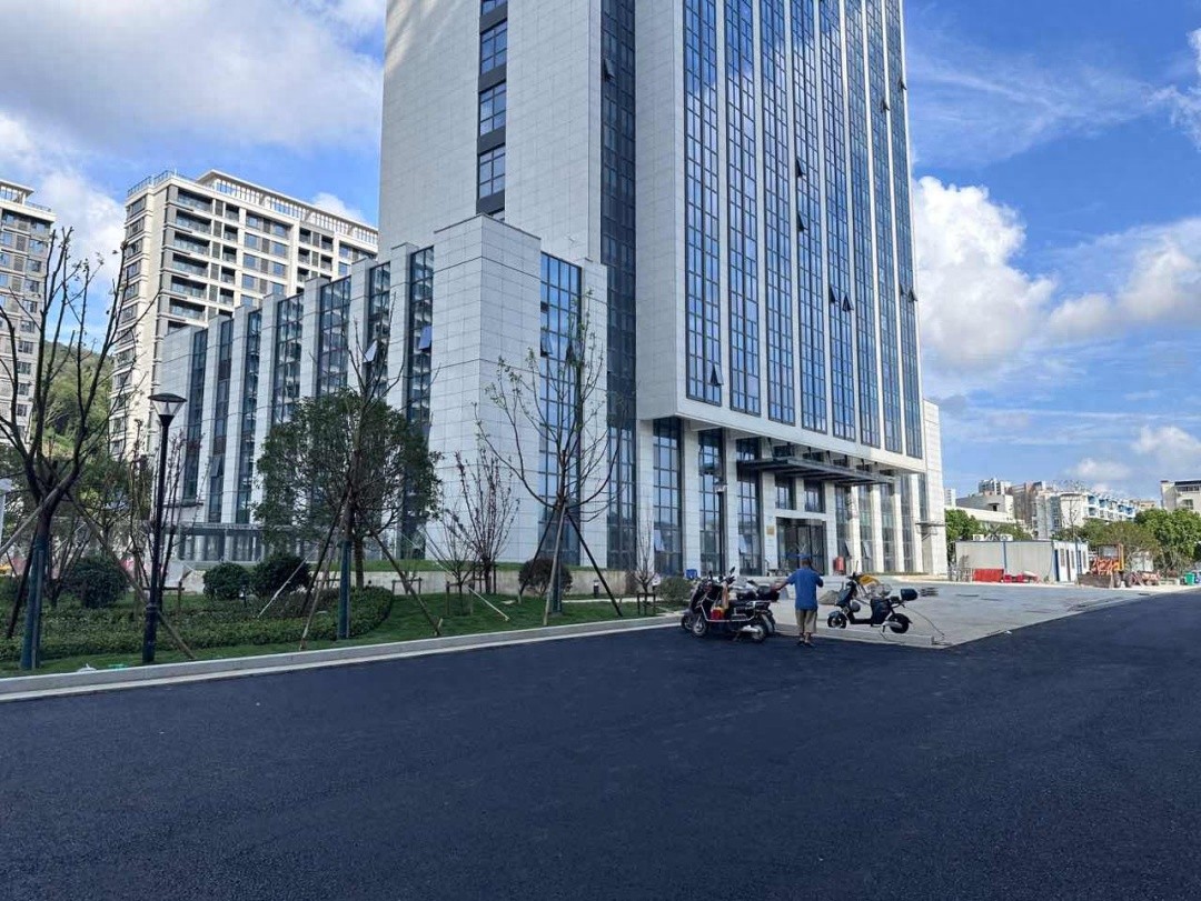 舟山政务服务效率惊人：一天内完成竣工验收备案和不动产权证，加速项目进程  第1张