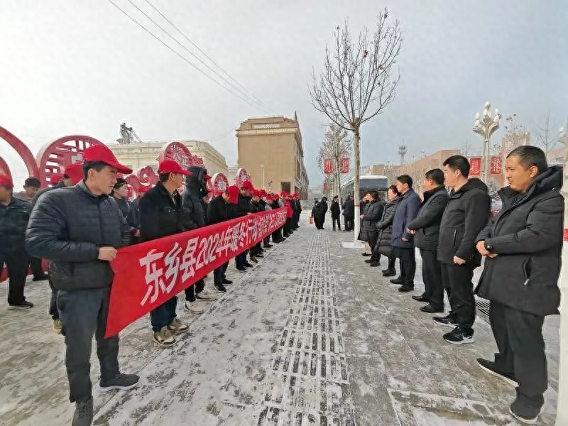 106名东乡县务工人员带着家乡的祝福，踏上异乡奋斗新征程，你准备好迎接他们的故事了吗？