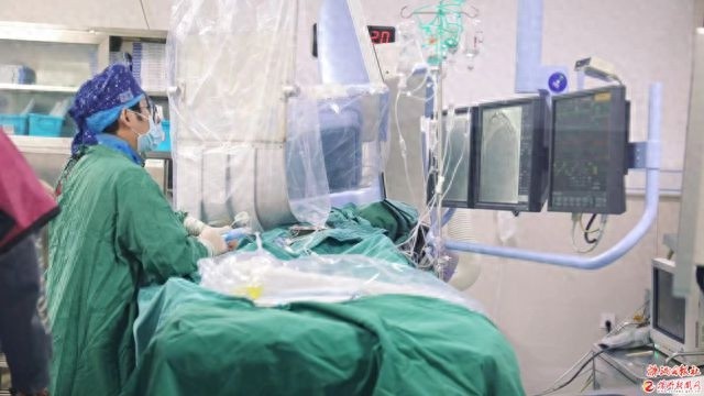 49岁颜先生心脏血管被水泥封住？渌口区人民医院2小时高难度手术成功解救