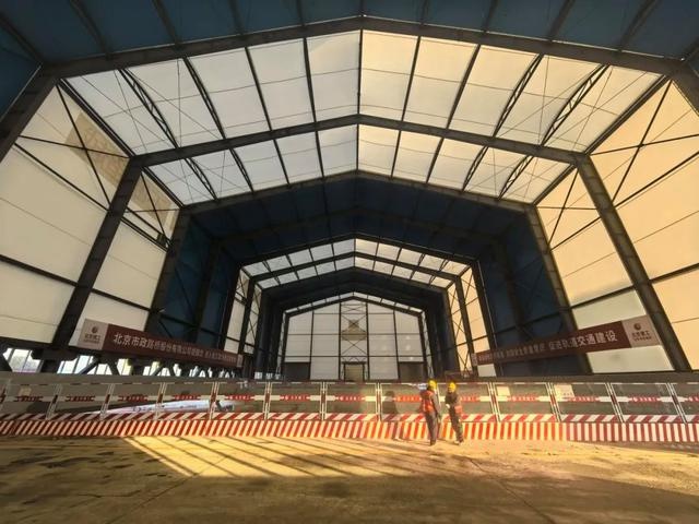 北京地铁1号线支线工程首次采用钢结构支撑膜结构罩棚，施工噪音几乎为零  第2张