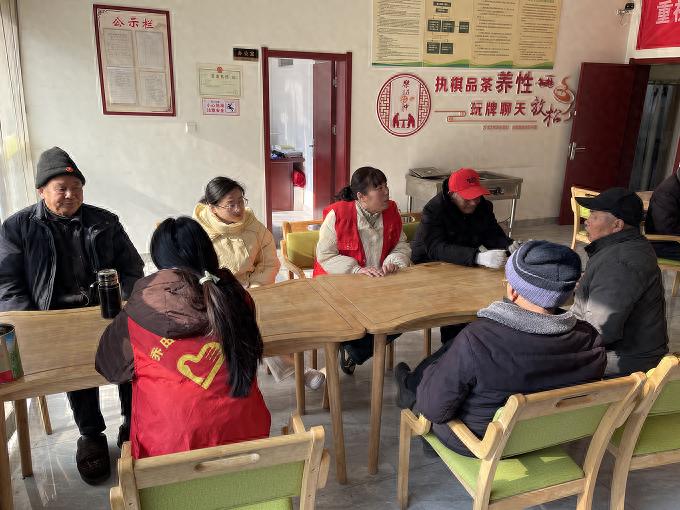 青年志愿者走进养老服务站，用行动传递爱与尊重，展现青春担当  第1张