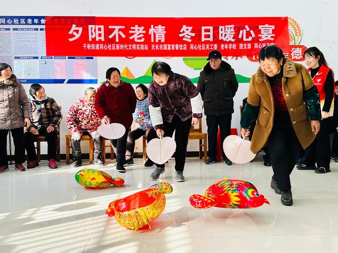 青年志愿者走进养老服务站，用行动传递爱与尊重，展现青春担当  第4张