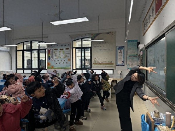 揭秘中医药千年智慧：合肥一六八玫瑰园学校东校一年级（1）班如何引领学生探索国粹精髓  第1张