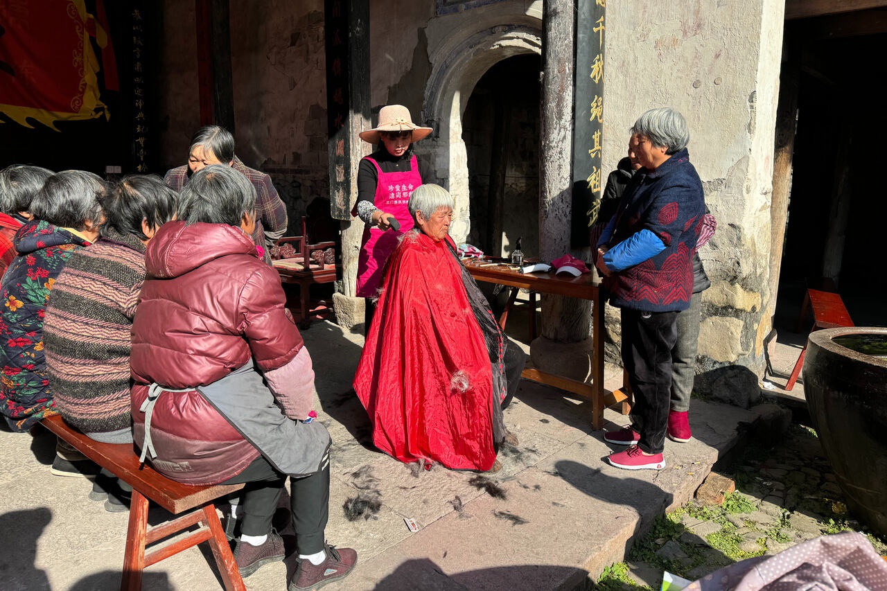 每月一次，宁波理发师陈玉叶的爱心之旅：冬至日，她为东屏村老人带来温暖与关怀  第2张