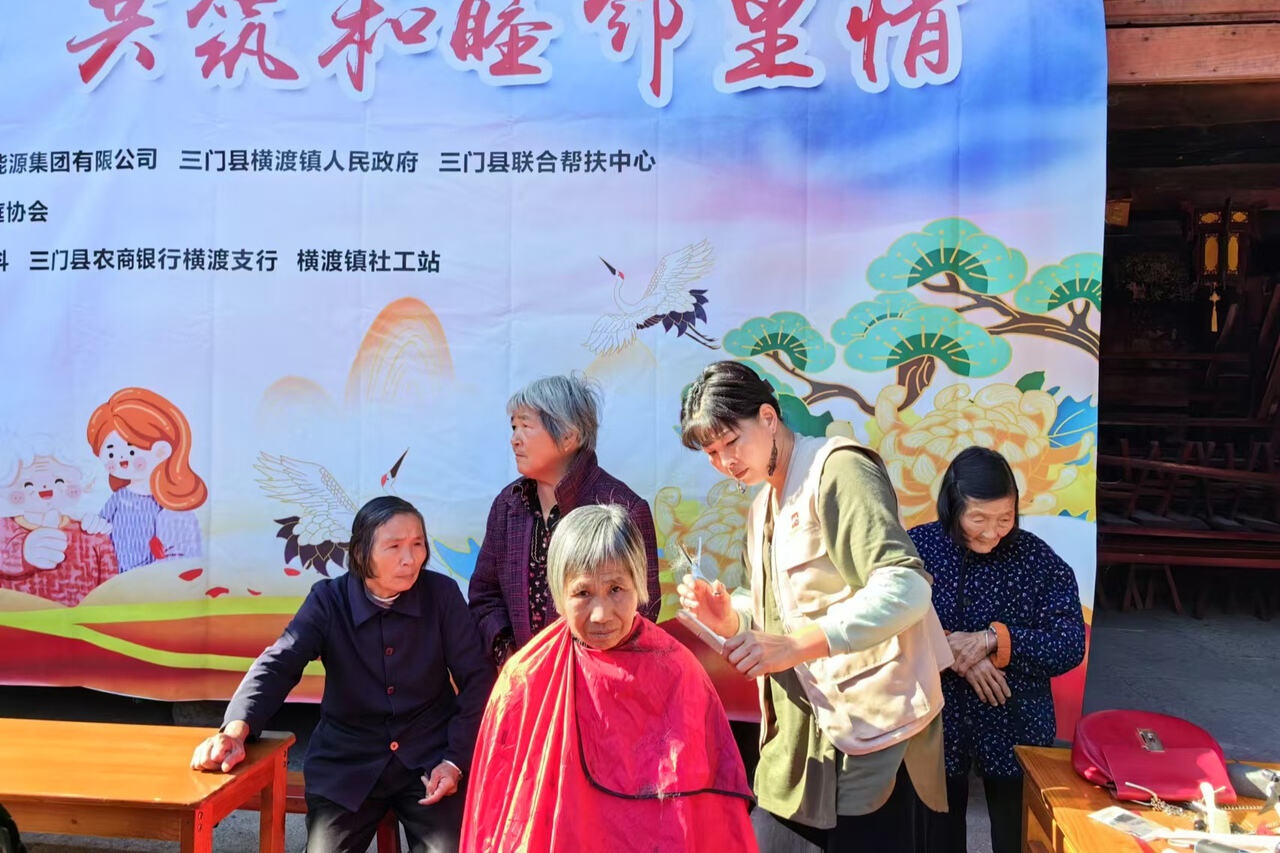 每月一次，宁波理发师陈玉叶的爱心之旅：冬至日，她为东屏村老人带来温暖与关怀  第3张