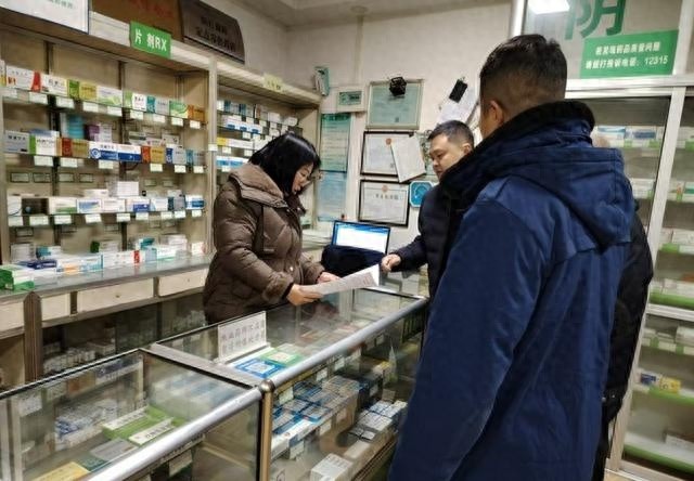 双节将至，消防安全不容忽视！郏县黄道镇夜巡夜查，保障群众生命财产安全  第1张