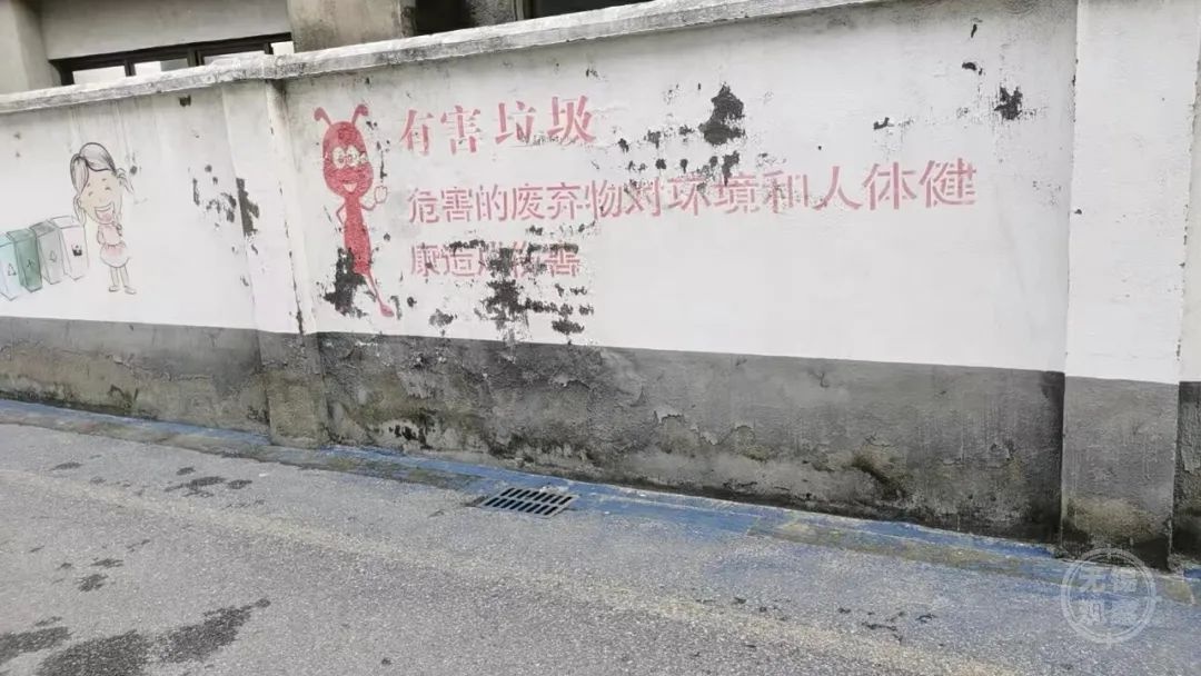 羊尖镇轻工路焕然一新！破损墙面修缮完成，居民通勤路重获新生  第4张