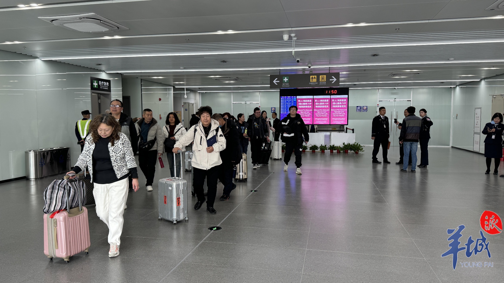 佛山机场新航站楼正式投运，首趟航班旅客抵达，出行便捷再升级  第7张
