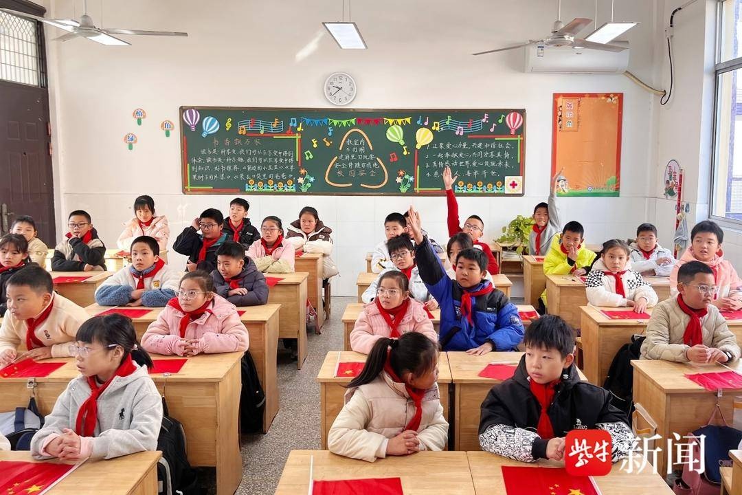 南通平潮镇携手赵甸小学开展‘e’起护苗行动，守护未成年人网络安全成长  第3张