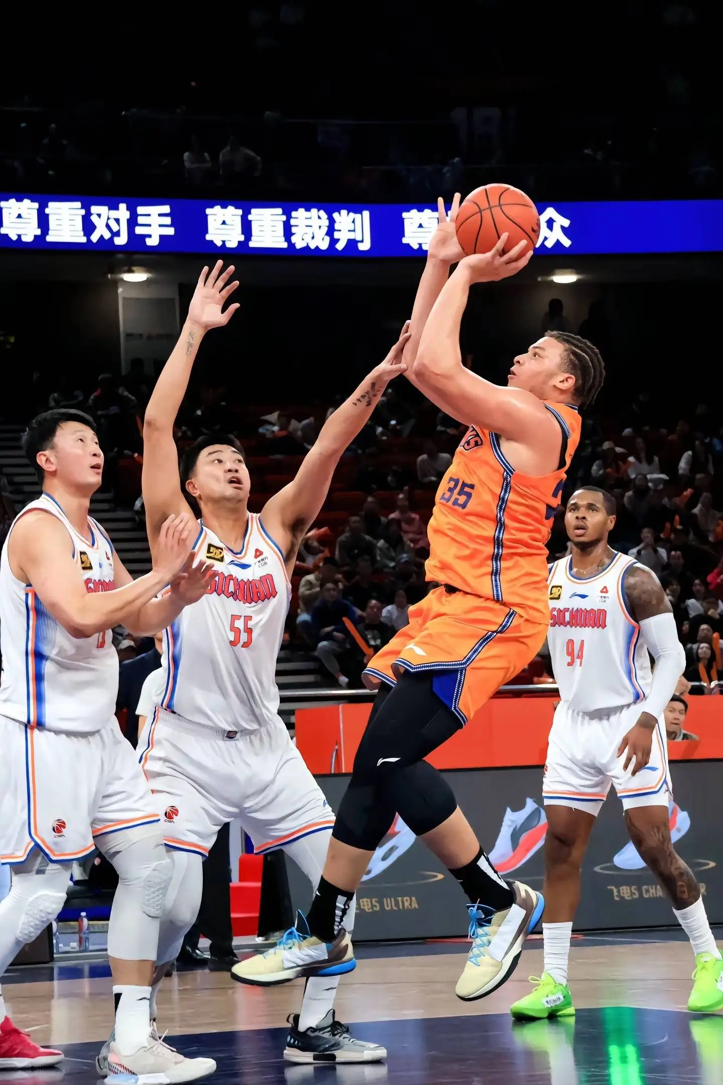 从1胜9负到9连胜！上海男篮如何逆袭创造奇迹？  第4张