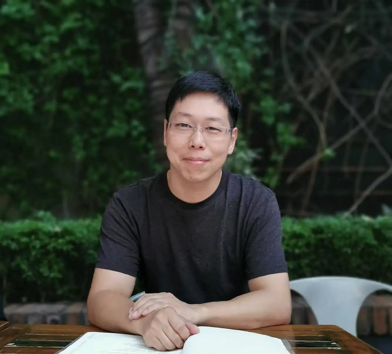 诗人胡桑独家专访：如何在数字化时代用诗歌唤醒古典与现代的对话？  第1张