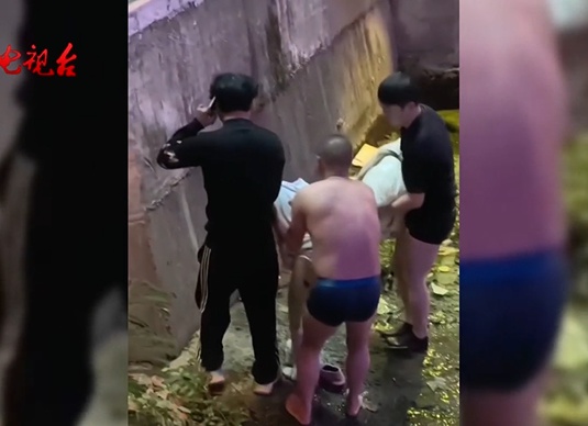 冰河中的生命奇迹：两位无名英雄在2度严寒中勇救落水者  第3张