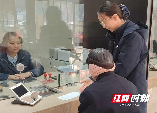 津市农商银行城中支行：两位年轻女员工的贴心服务赢得客户高度赞誉  第3张