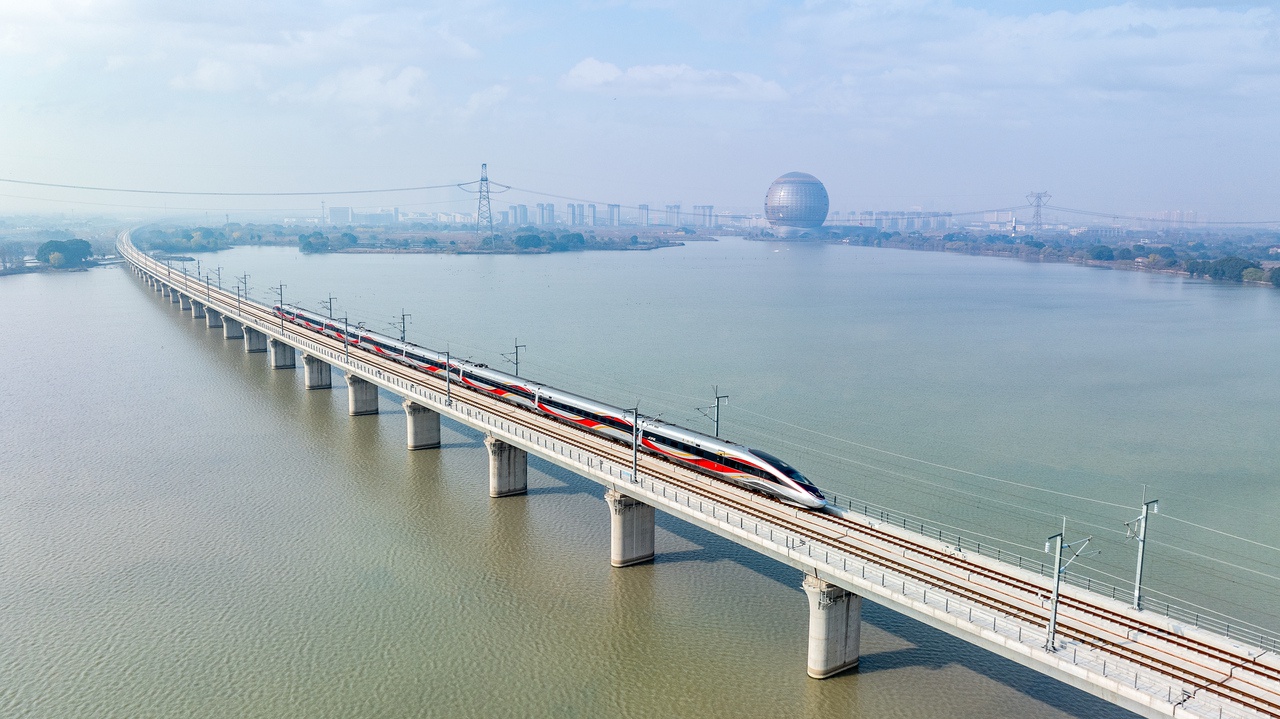 沪苏湖高铁全线通车，半小时直达上海虹桥，湖州南浔站同步启用  第2张