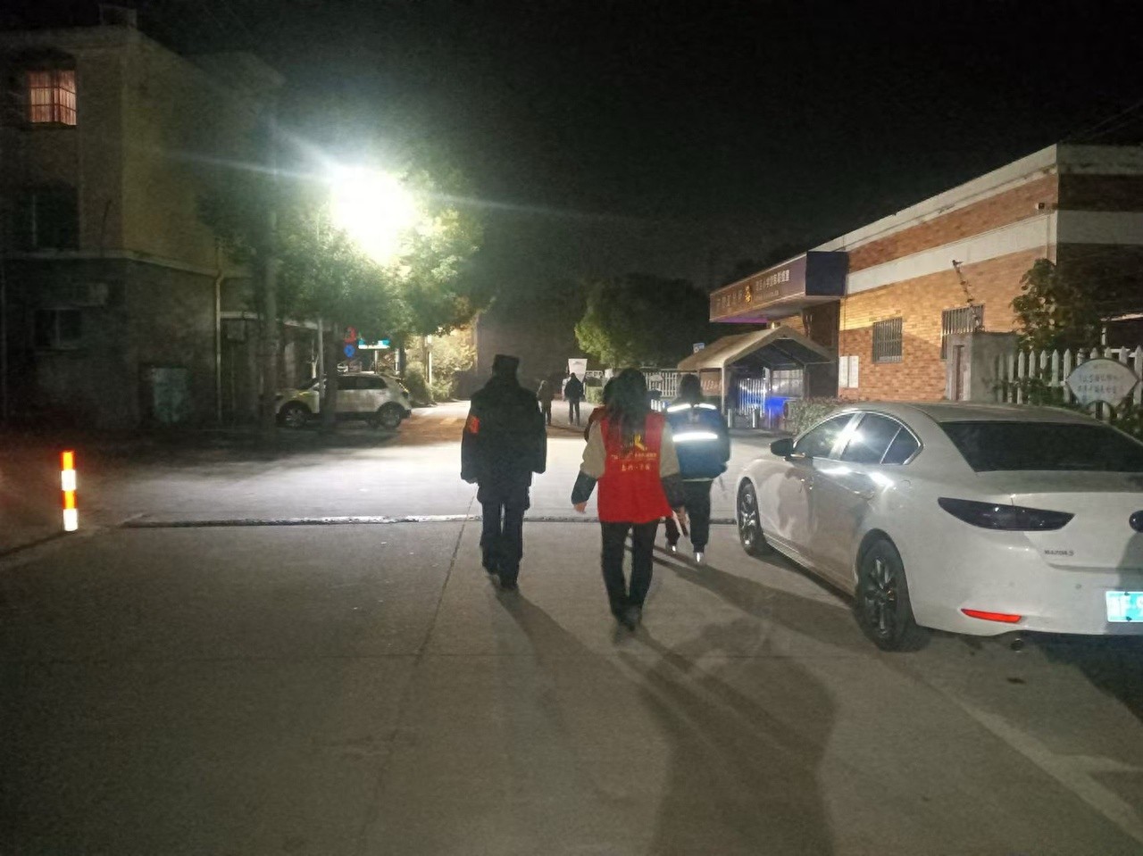 嘉善县干窑镇雷霆出击：近百人联合行动，全面排查出租房安全隐患，守护居民生活安全  第1张
