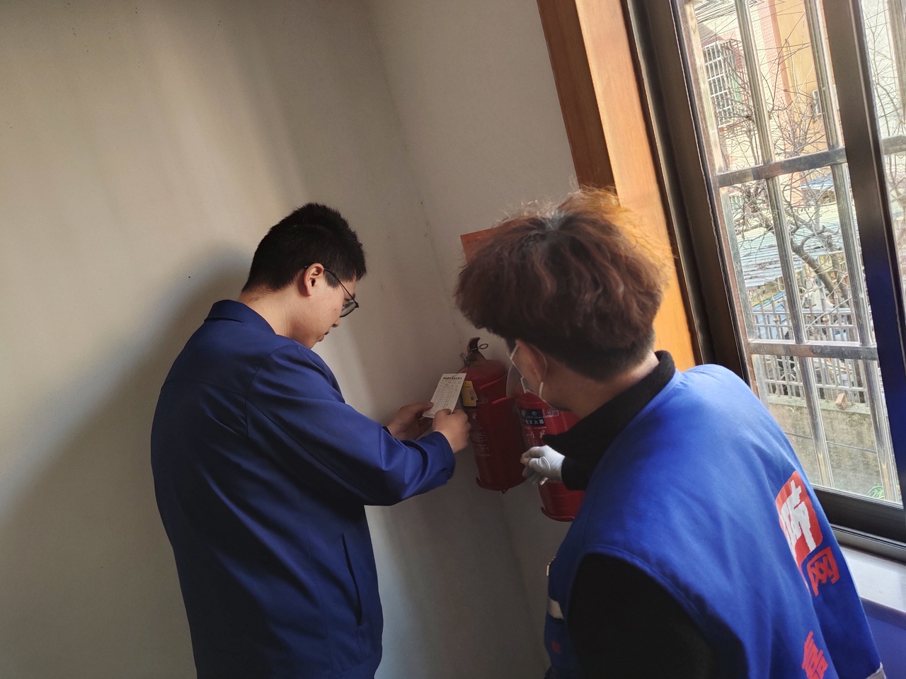 嘉善县干窑镇雷霆出击：近百人联合行动，全面排查出租房安全隐患，守护居民生活安全  第2张
