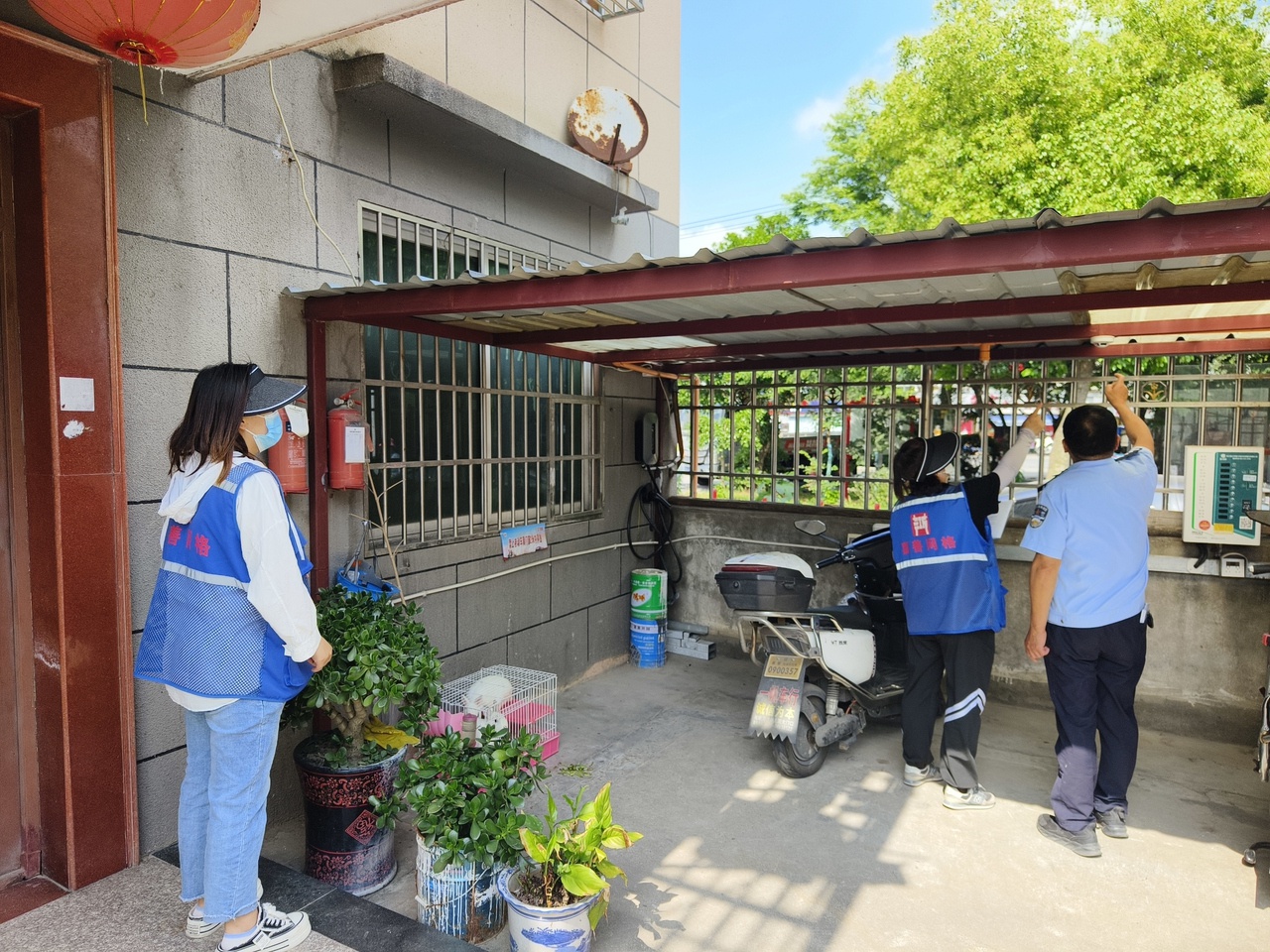 嘉善县干窑镇雷霆出击：近百人联合行动，全面排查出租房安全隐患，守护居民生活安全  第4张