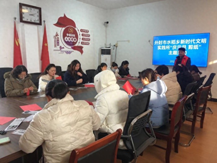 元旦佳节，剪纸艺术如何让传统文化在指尖焕发新生？