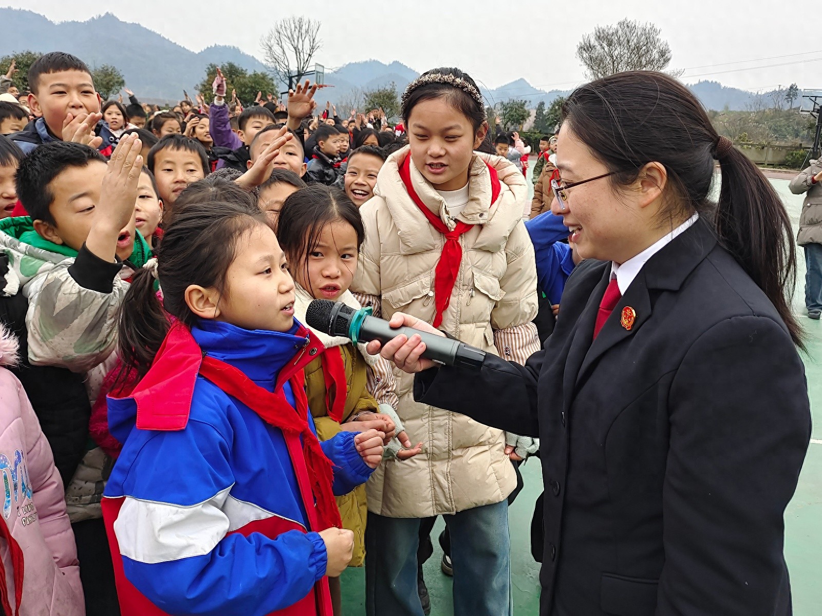 泸州法院志愿者走进校园，1500名师生共同学习如何防范性侵害与校园欺凌  第1张