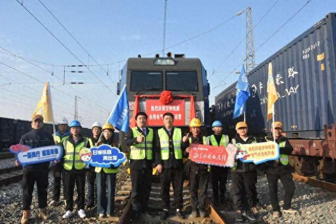 陕西率先实现干线铁路电气化全覆盖，甘钟铁路改造工程正式开通运营