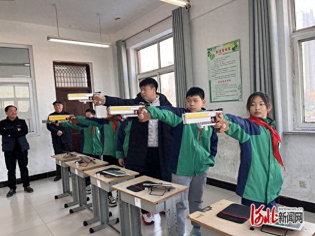 奥运冠军庞伟亲临石家庄南王学校，激励学子勇攀高峰，共创辉煌未来  第1张